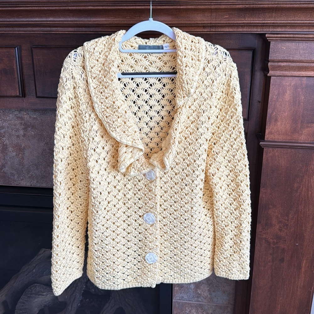 Willow butter yellow crochet cardigan ruffle collar y2K vibe oversized buttons L